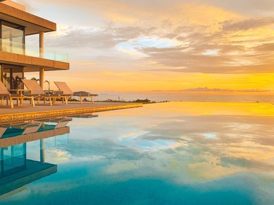 Oceanside Farm Residences – Spectacular villas and houses for sale in Puerto Cayo, Ecuador Luxurious infinity pool with incredible view