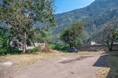 Unique Opportunity in Baños: Central Land with Incredible Views