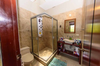 Vistazul-104-Master-Bathroom-1200.jpg