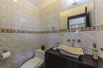 Vistazul-501-Shared-Bathroom-1200.jpg