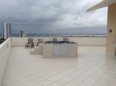 27 View Of Rooftop Lounges And Jacuzzi.jpg