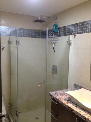 Master Bathroom With Rain Shower Head 