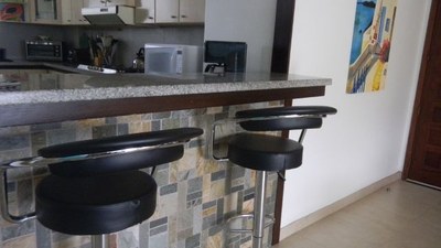  Swivel  Bar Stools And Granite Counter Tops