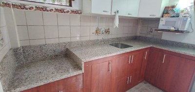 Lovely tiled backsplash in kitchen