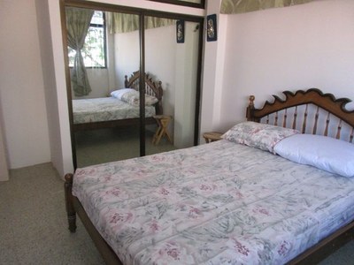  Second Bedroom With Mirrored Closet Doors 