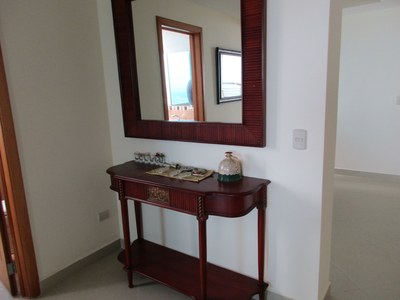  Nice Table And Mirror. 