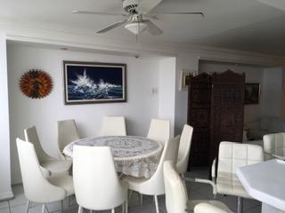 Casual Dining And Bar Area