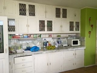  Cabinets In Kitchen. 