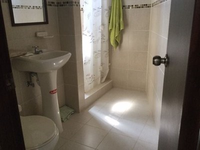Full Bathroom Shared By Fourth And Fifth Bedrooms