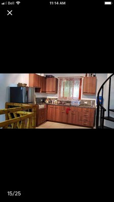  Large Kitchen With Lots Of Cabinets. 