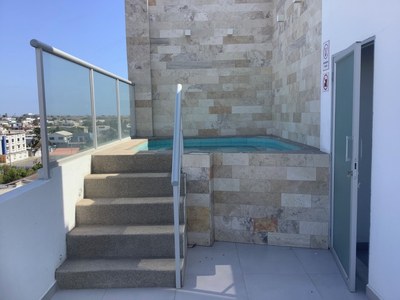 Step-Up Jacuzzi With Glass Fence To Maximize Views