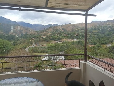 Casa en Renta con Vistas Panorámicas y Amenidades de Lujo en Vilcabamba