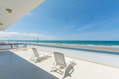 San Clemente Beachfront House with Pool-31.jpg