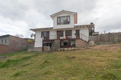 House-Away-From-City-In-Cuenca-2000-28.jpg