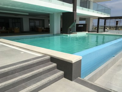  Steps Up To The Pool 