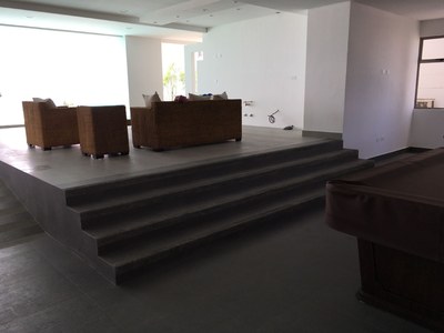  Stairs Up To Seating Area 