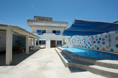 Nice-Beach-House-With-Pool-Near-The-Ocean-2000-2.jpg