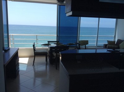  Have Breakfast Gazing At The Ocean 