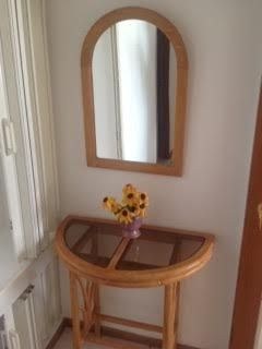  Pretty Hanging Mirror and Table