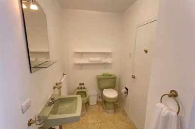 10 Master Bathroom.jpg