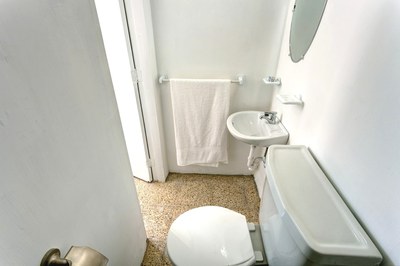 20 3rd Bathroom.jpg