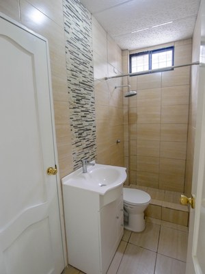 4. Bathroom1.jpg