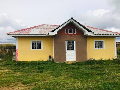 Casa de Campo Cahuazhun Grande Gualaceo / MAURAT Real Estate