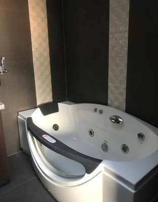 Jacuzzy in master bathroom