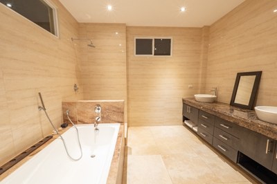 Spa-Like Master Bathroom With Soaking Tub