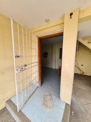 Main entrance to the 1st floor apartment