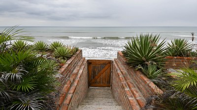Amazing  Beachfront Crucita House-6.jpg