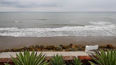 Amazing  Beachfront Crucita House-3.jpg