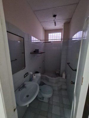 Bathroom 2.jpeg