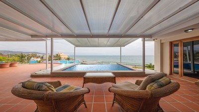 Terrace View Of Jacuzzi And Ocean