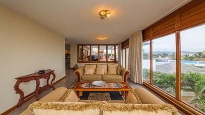 Upper Level Living/Lounge Area