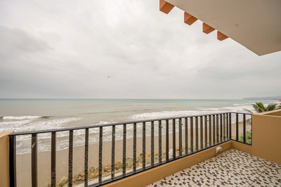 Amazing  Beachfront Crucita House-40.jpg
