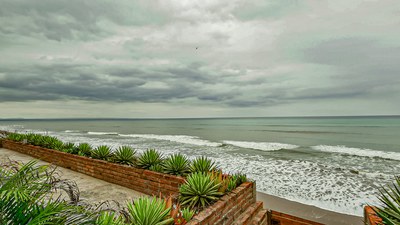 Amazing  Beachfront Crucita House-5.jpg