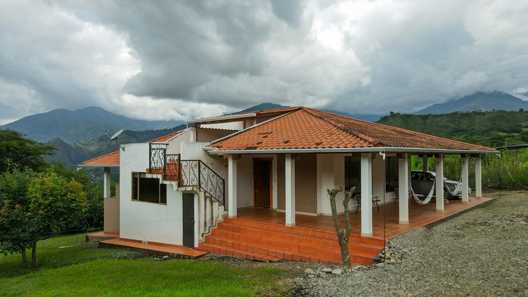 EN VENTA Casa de 3 Habitaciones Lista Para Mudarse — Propiedades en la  Sierra de Ecuador — Inmuebles