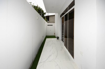 2021 Modern Beach House With Pool-47.jpg