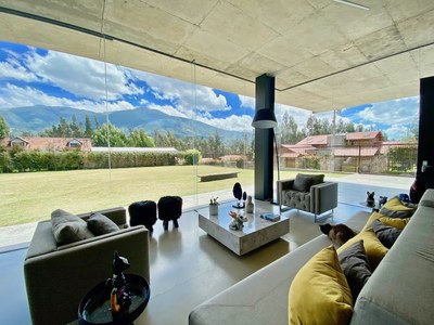 Ultramodern House living room 1.jpeg