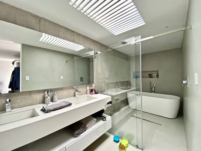 Ultramodern House badroom. 1.jpeg