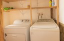 área de lavandería con lavadora y secadora