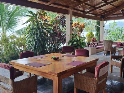 Covered Patio Outdoor Dining