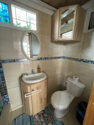 Suite -full bathroom.jpg