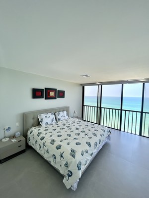dormitorio master con vista al mar