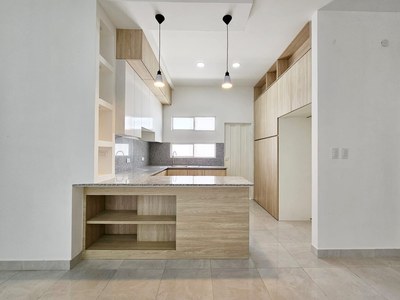 Brand new, single-story contemporary home ~ Salinas