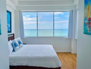 Crucita Beachfront Beauty ~ Bedroom