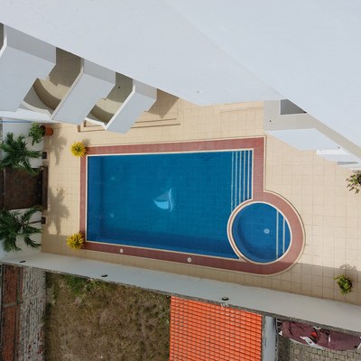 Ocean Condo Crucita - social area consisting of pool and seating